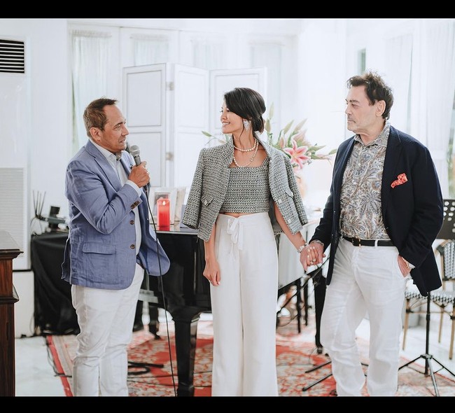 Farah Quinn sebelumnya pernah menikah dengan Carson Quinn. Mereka bercerai tahun 2018. Dari pernikahan tersebut menghasilkan dua orang anak. Foto: Dok. Instagram/@farahquinnofficial