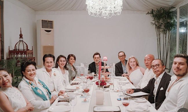 Tidak diketahui pasti kapan Farah Quinn dan Charles menikah. Namun disebut-sebut pernikahan tersebut telah diselenggarakan jauh-jauh hari sebelumnya.  Foto: Dok. Instagram/@farahquinnofficial