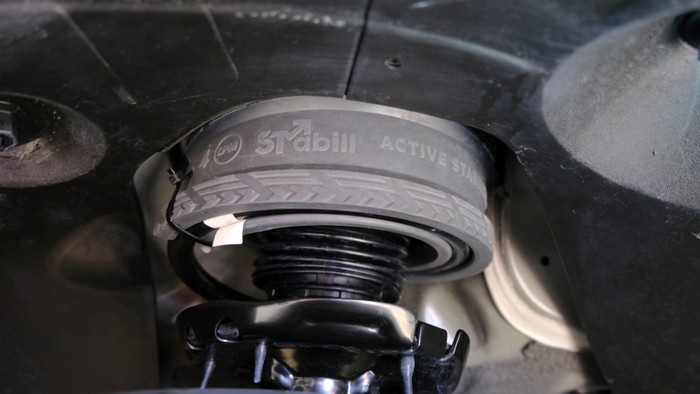 Ilustrasi karet damper di suspensi mobil