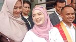 Tawa Semringah Inara Rusli Bikin Nular, Meski Tengah Hadapi Masalah