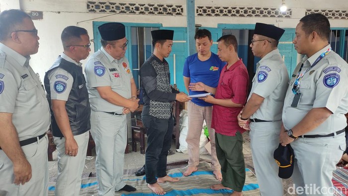 Jasa Raharja menyerahkan santunan ke ahli waris korban tabrakan KA Dhoho