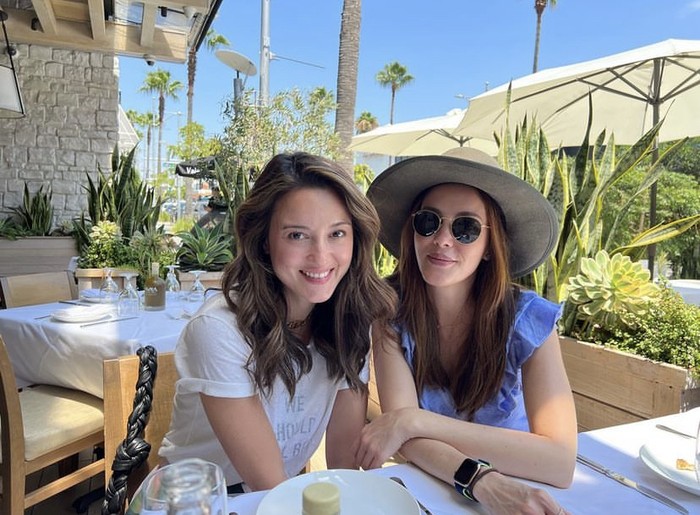 Julie Estelle dan Kegemarannya Makan Es Krim dan Ngemil Kue Julie Estelle dan Kegemarannya Makan Es Krim dan Ngemil Kue