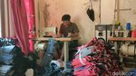 Melihat Produksi Tas, Ladang Cuan Warga Kampung Miliarder Garut