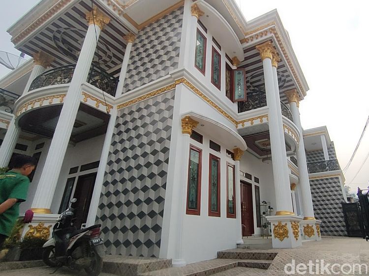 Melihat Produksi Tas, Ladang Cuan Warga Kampung Miliarder Garut