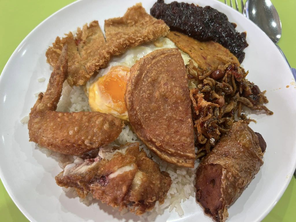 Kocak! Pembeli Nasi Lemak Ini Dilarang Pesan Banyak Lauk oleh Penjual