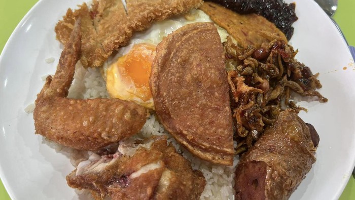 Kocak! Pembeli Nasi Lemak Ini Dilarang Pesan Banyak Lauk oleh Penjual