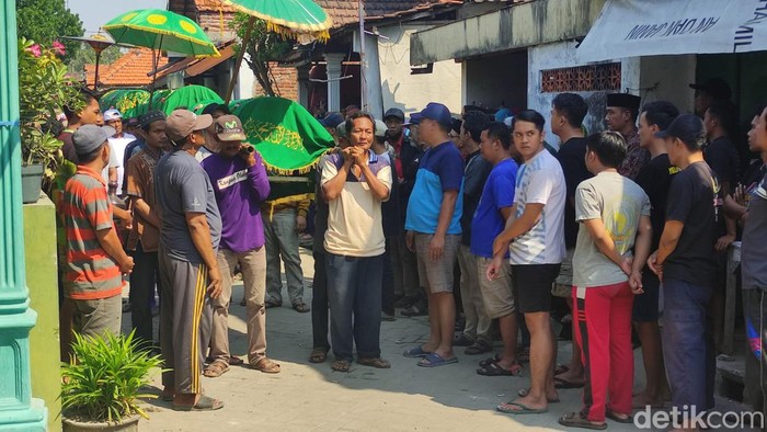 Korban Luxio tertabrak KA Dhoho dimakamkan