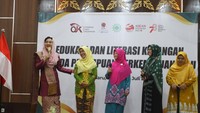 Mereka tampak antusias mengikuti jalannya acara hingga usai. Tak sedikit dari para perempuan ini berdiskusi dan berdialog dengan semangat hingga akhir acara.