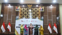 Otoritas Jasa Keuangan (OJK) terus berupaya memberikan edukasi kepada masyarakat agar sadar literasi keuangan sehingga dapat memahami perencanaan dan mengambil keputusan keuangan. 