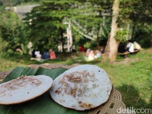 Nikmatnya Menyantap Serabi di Jembatan Cirahong Ciamis