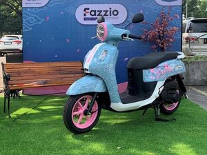 Modifikasi Yamaha Fazzio: Tampil Feminin dengan Aksen Bunga Sakura