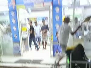 Melihat Aksi Ngamuk Anggota DPRD Halmahera Tengah di Minimarket