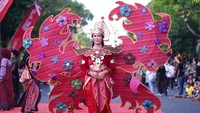 Seluruh kontingen berjalan menyusuri Jalan Pemuda dari depan Taman Lampion hingga venue utama di depan Rumah Dinas Bupati Klaten. Foto: dok Istimewa