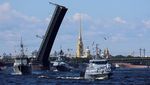 Parade Kapal Perang Peringati Hari Angkatan Laut Rusia