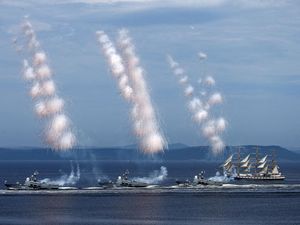 Parade Kapal Perang Peringati Hari Angkatan Laut Rusia