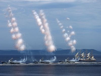 Parade Kapal Perang Peringati Hari Angkatan Laut Rusia
