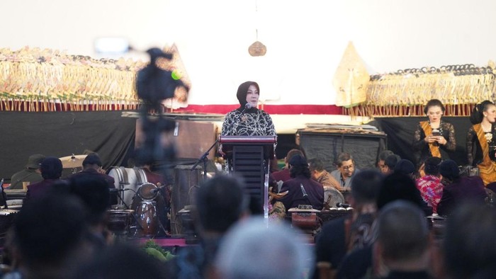 Pemkab Klaten mengampanyekan larangan rokok ilegal lewat pagelaran wayang kulit bertajuk ‘Gempur Rokok Ilegal’ di Alun-alun Klaten, Sabtu (29/7/2023) malam. Acara tersebut sekaligus digelar untuk menyemarakkan peringatan hari jadi ke-219 Klaten.