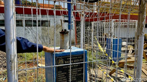 Pengukuran tinggi muka tanah di Stadion Hoegeng, Pekalongan oleh Badan Geologi