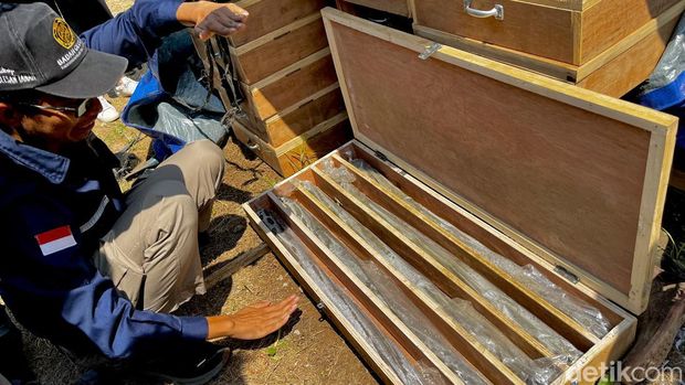 Pengukuran tinggi muka tanah di Stadion Hoegeng, Pekalongan oleh Badan Geologi