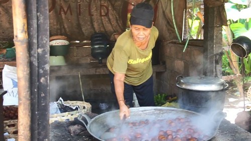 Produsen dodol buah di Desa Besan, Kecamatan Dawan, Klungkung, Bali, kebanjiran pesanan jelang Galungan. (Foto: Putu Krista/detikBali)