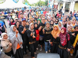 Sembari Olahraga, Sandiaga Gelar Bazar Sembako Murah di Kota Batam