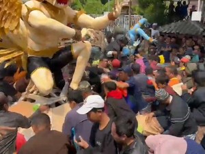 Warga Malang Tewas Terinjak saat Berebut Ancak Gunungan Desa di Pasuruan