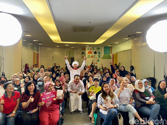 Seru! Peserta Dapat Resep 5 Menu Restoran dan Atraksi Kungfu Chef Muto Seru! Peserta Dapat Resep 5 Menu Restoran dan Atraksi Kungfu Chef Mut