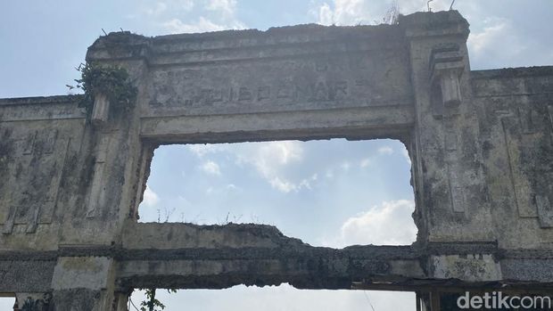Sisa bangunan pabrik tekstil Tjiboenar di Sukabumi