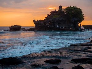 Tiket Masuk dan Parkir Tanah Lot Naik Mulai April 2026, Ini Rinciannya