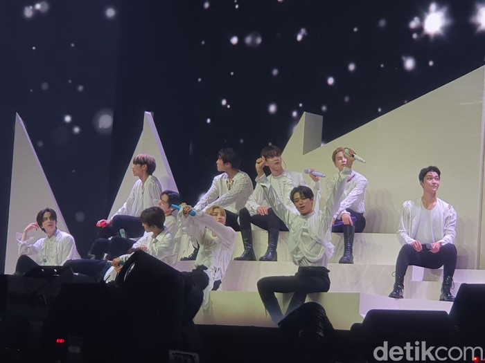 THE BOYZ THE BOYZ sukses menggelar konser THE BOYZ 2ND WORLD TOUR : ZENERATION in JAKARTA di Beach City International Stadium pada Sabtu (29/7/2023).