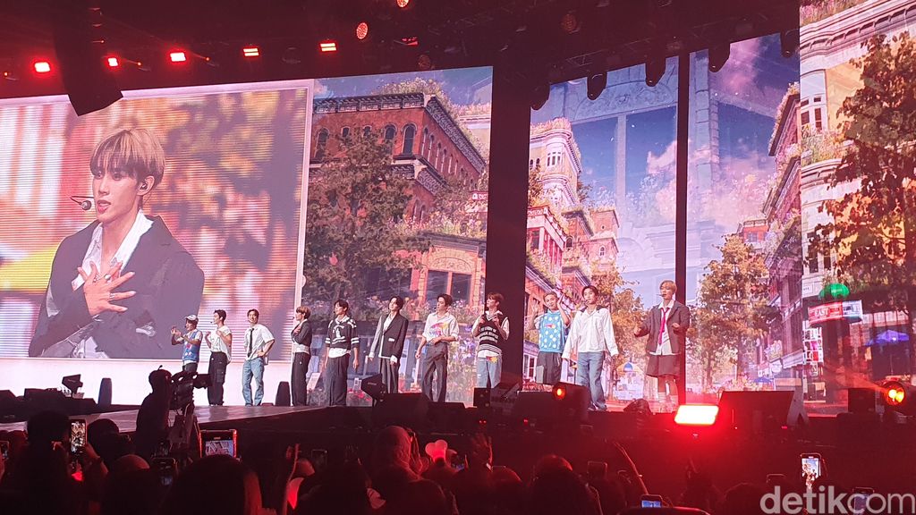 THE BOYZ sukses menggelar konser THE BOYZ 2ND WORLD TOUR : ZENERATION in JAKARTA di Beach City International Stadium pada Sabtu (29/7/2023).