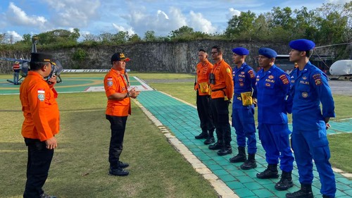 Tim gabungan melakukan pencarian KM Sanjaya 86 yang dilaporkan hilang atau lost contact di perairan selatan Bali sejak Sabtu lalu (22/7/2023).