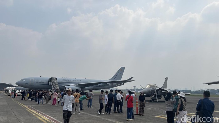 TNI AU memamerkan jet tempur Dassault Rafale ke publik di Lanud Halim Perdanakusuma (Silvia/detikcom)