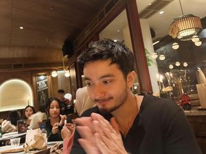 Ulang Tahun, Bryan Domani Rayakan di Restoran hingga Dapat Satu Set Pisau