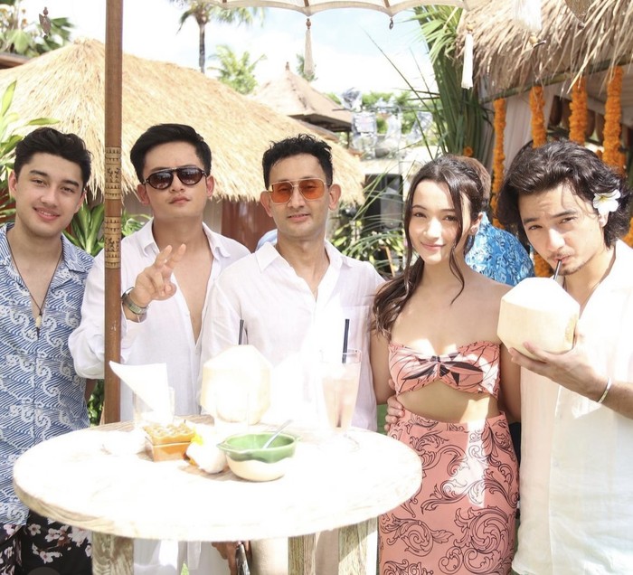 Ulang Tahun ke-23, Bryan Domani Rayakan di Restoran hingga Dapat Satu Set Pisau Ulang Tahun ke-23, Bryan Domani Rayakan di Restoran hingga Dapat Satu Set Pisau