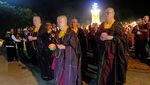 Umat Buddha Berbagai Daerah Ritual Persembahan Api di Borobudur