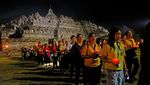 Umat Buddha Berbagai Daerah Ritual Persembahan Api di Borobudur