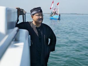 Gus Ipul Pimpin Tradisi Sedekah Laut: Jangan Dirusak dengan Bom Ikan