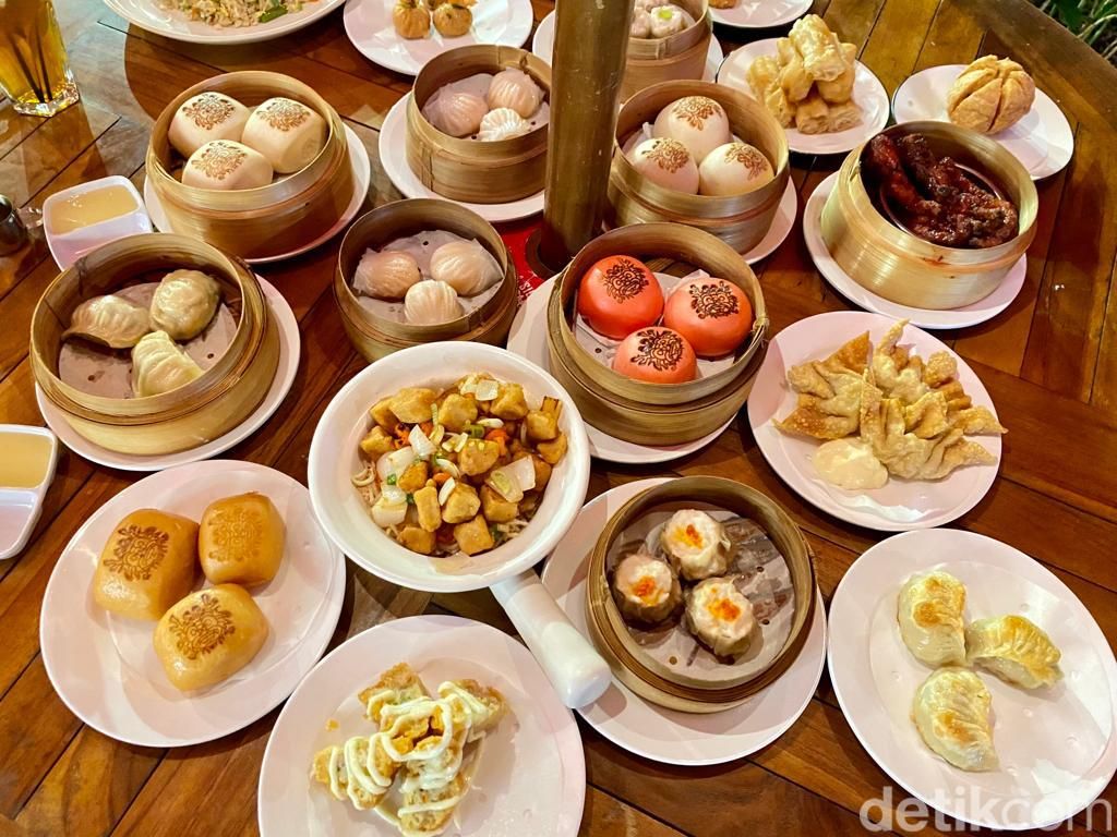 Yummy! Makan Puluhan Dimsum Sepuasnya di Senayan dengan Pemandangan Danau