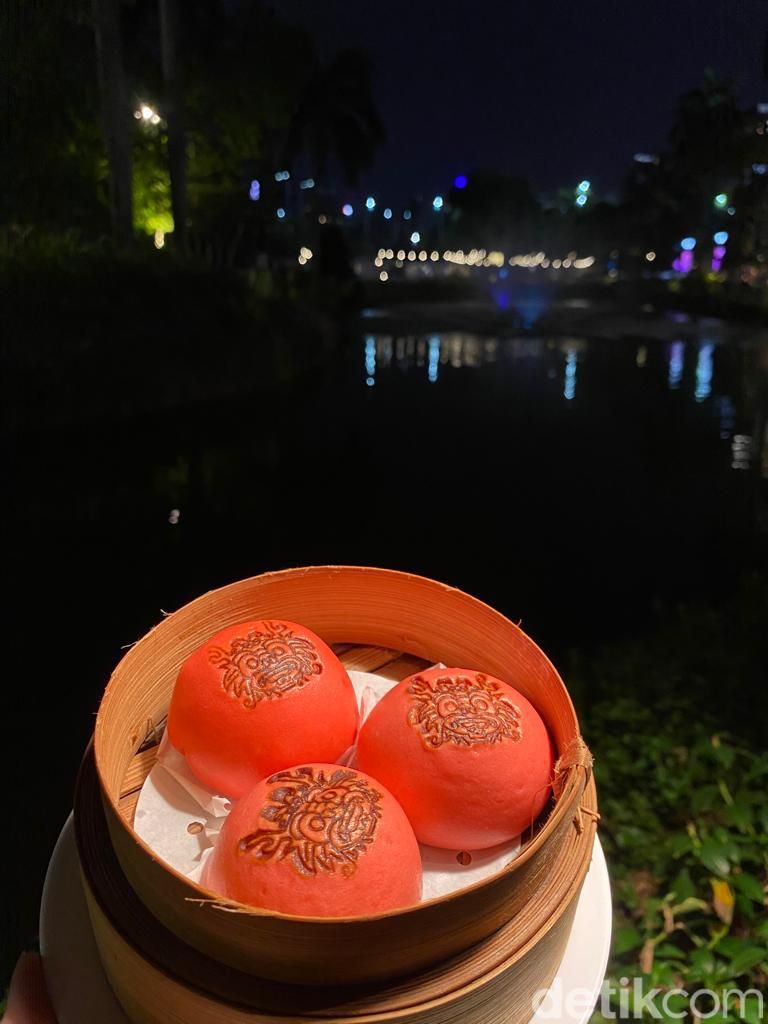Yummy! Makan Puluhan Dimsum Sepuasnya di Senayan dengan Pemandangan Danau