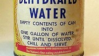  Produk ini disebut tak berguna karena menawarkan air mineral yang bisa dilarutkan. Gimana ya maksudnya? Foto: Pool/BoredPanda/BuzzFeed