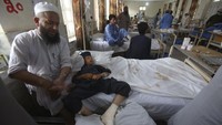 Lebih dari 100 orang juga terluka dalam ledakan di Distrik Bajaur, tempat Jamiat Ulema-e-Islam-Fazl (JUI-F) mengadakan pertemuan. AP Photo/Mohammad Sajjad.  