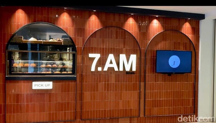 7.AM Bakers: Panini Chicken Chimichurri dan Croissant Almond Buatan Bakery Bali