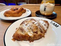 Manis Gurih Croissant Almond di 7.AM Bakers Depok