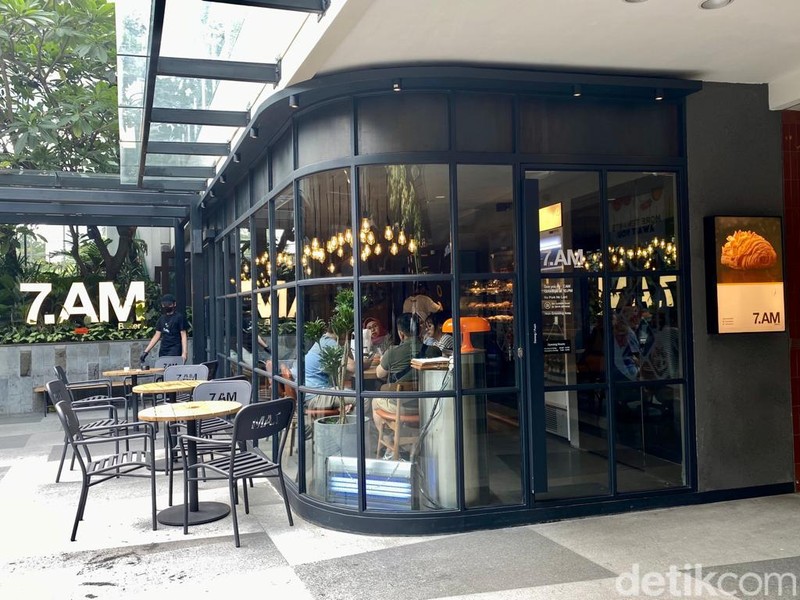 7.AM Bakers: Panini Chicken Chimichurri dan Croissant Almond Buatan Bakery Bali