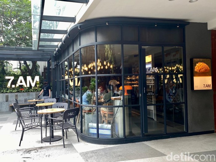 7.AM Bakers: Panini Chicken Chimichurri dan Croissant Almond Buatan Bakery Bali 7.AM Bakers: Panini Chicken Chimichurri dan Croissant Almond Buatan Bakery Bali