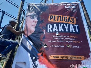Baliho Prabowo Petugas Rakyat Bermunculan di Pati Jateng
