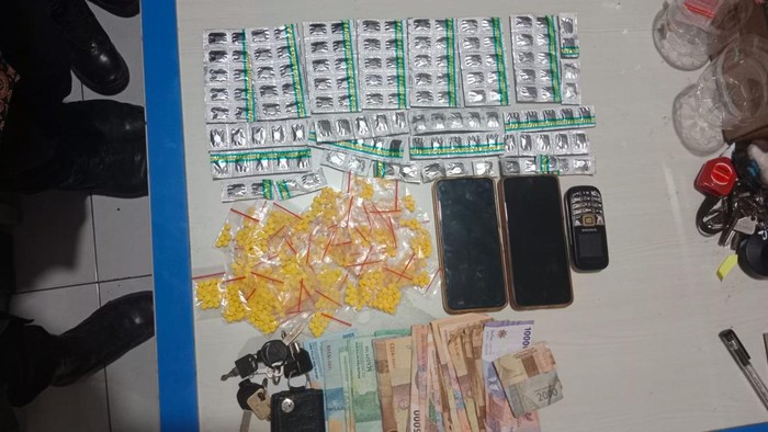 Barang bukti obat keras yang diedarkan di Indramayu