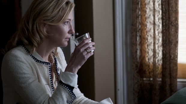 Cuplikan adegan Cate Blanchett di film Blue Jasmine (2013).