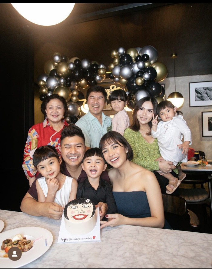 Chelsea Olivia Ulang Tahun, Ada Steak Emas dan Kue Unik yang Disantap Chelsea Olivia Ulang Tahun, Ada Steak Emas dan Kue Unik yang Disantap